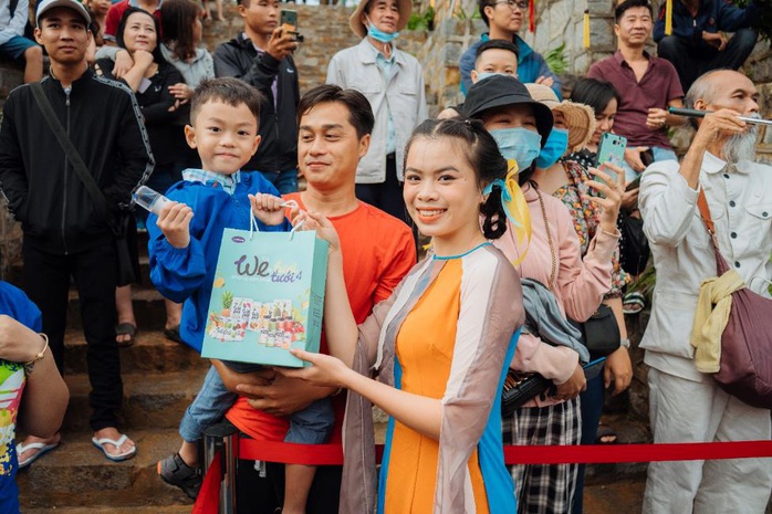 Ngắm hội trăng rằm lần đầu khuấy động đỉnh núi Bà Đen dịp Trung thu - Ảnh 6. Ngắm hội trăng rằm lần đầu khuấy động đỉnh núi Bà Đen dịp Trung thu - Ảnh 6.