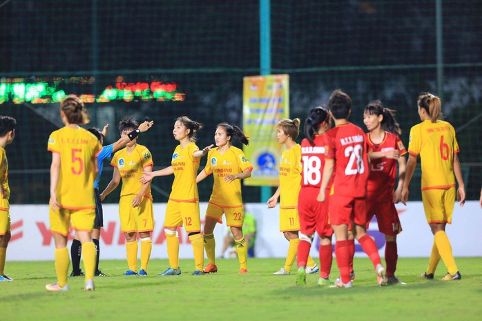 Sự cố Phong Phú Hà Nam: Bóng đá nữ cần chuyên nghiệp hơn - Ảnh 1.