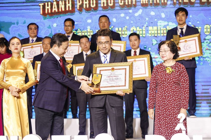 Vietravel đạt danh hiệu “Doanh nghiệp, Doanh nhân TP HCM tiêu biểu năm 2020” - Ảnh 2.