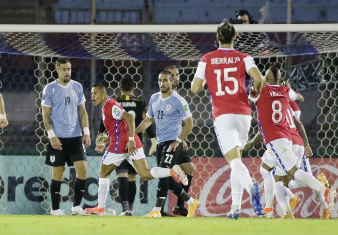 Hai cựu sao Barca ghi bàn, Chile thua đau Uruguay - Ảnh 4.