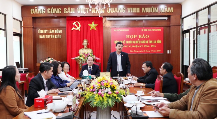 Lâm Đồng không nhận hoa chúc mừng trong Đại hội Đảng bộ lần thứ XI - Ảnh 1.