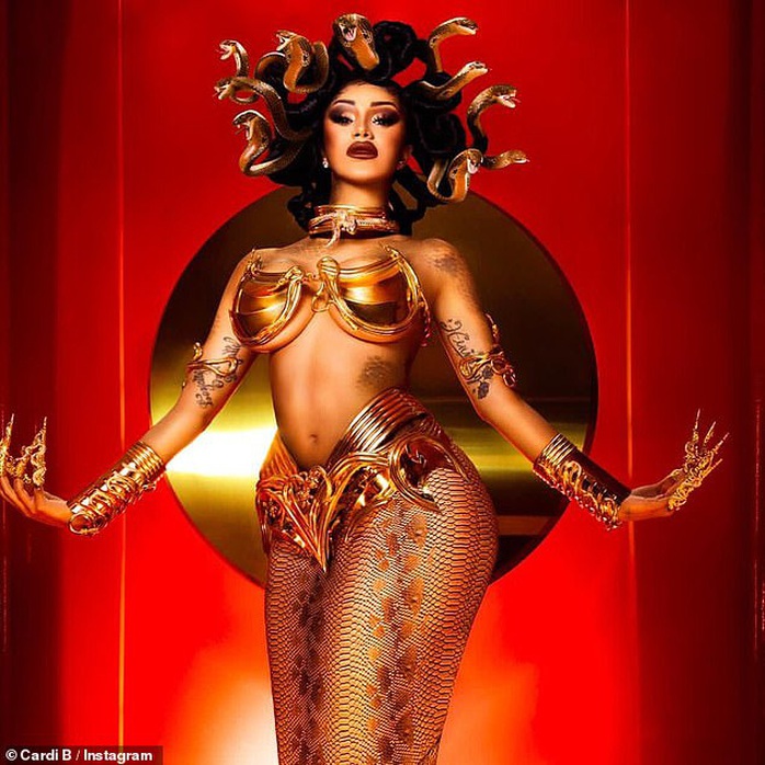 Cardi B is extremely sexy when she transforms into Medusa - Photo 1.