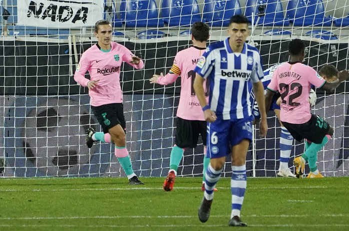 Mất điểm trước Alaves, Barcelona vuột Top 10 La Liga - Ảnh 3.