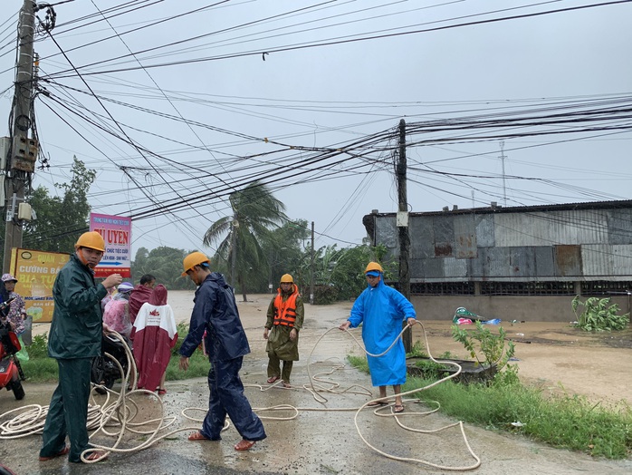 Khánh Hòa: Thiệt hại ban đầu do bão số 12 - Ảnh 1.