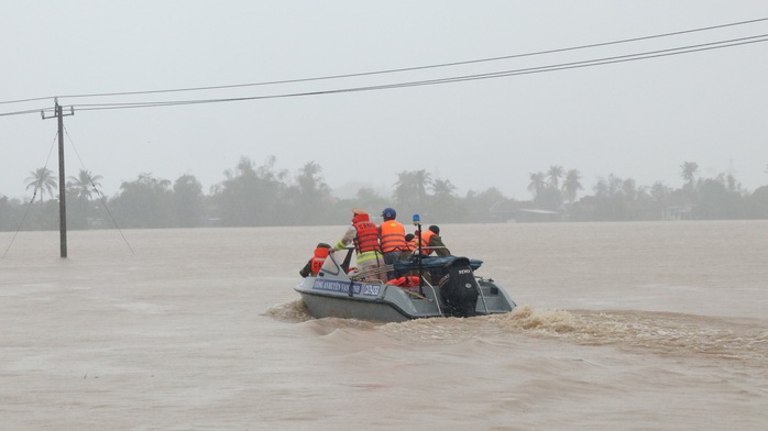 Khánh Hòa: Thiệt hại ban đầu do bão số 12 - Ảnh 6.