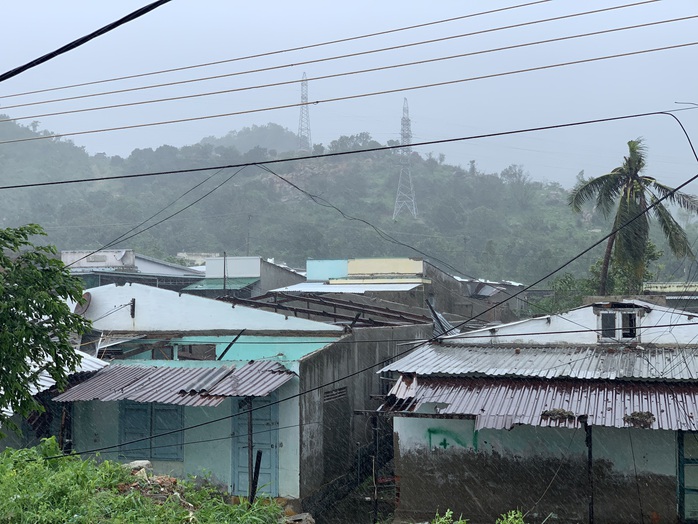 Khánh Hòa: Thiệt hại ban đầu do bão số 12 - Ảnh 11.