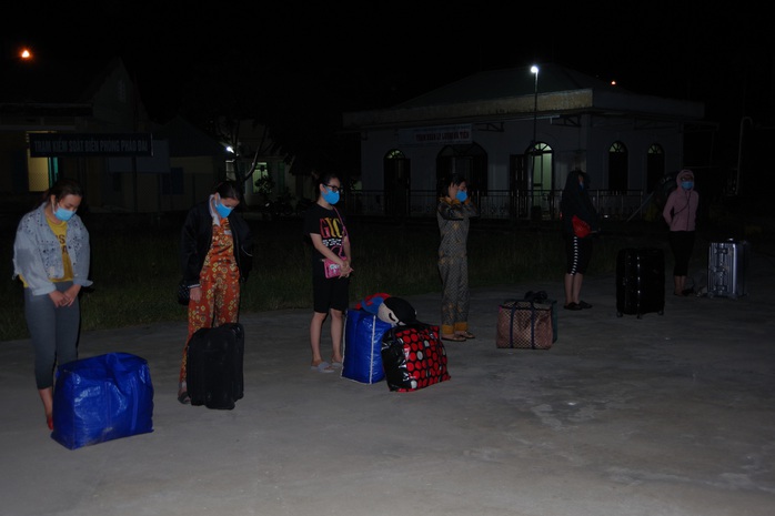 Bắt giữ 8 phụ nữ trốn cách ly khi từ Campuchia lén về Kiên Giang - Ảnh 2.