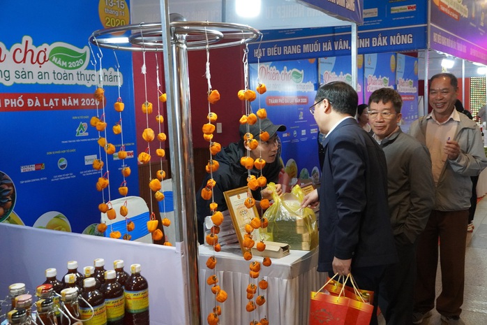Đặc sản cam Cao Phong, gạo Séng Cù, miến đao Giới Phiên... lần đầu tiên có mặt ở Đà Lạt - Ảnh 3. Đặc sản cam Cao Phong, gạo Séng Cù, miến đao Giới Phiên... lần đầu tiên có mặt ở Đà Lạt - Ảnh 3.