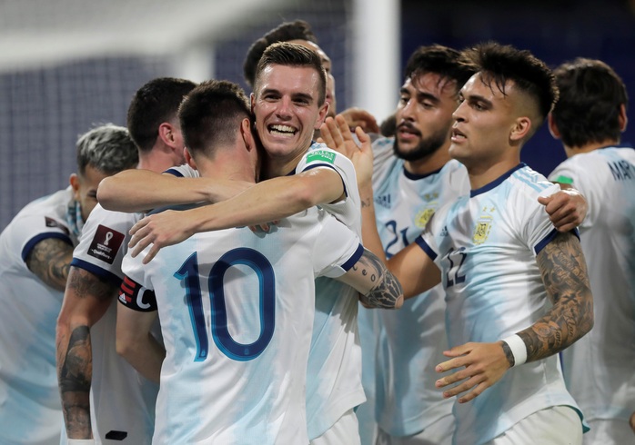 Vòng loại Word Cup 2022: Messi mất bàn oan uổng, Argentina vẫn lên ngôi đầu - Ảnh 1.