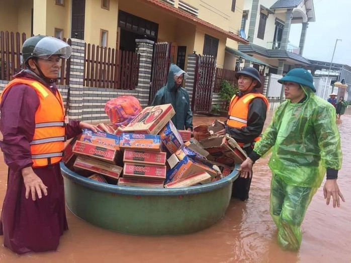 Cứu dân, 1 chủ tịch xã qua đời vì nhiễm vi khuẩn từ nước lũ xâm nhập vết thương - Ảnh 1.