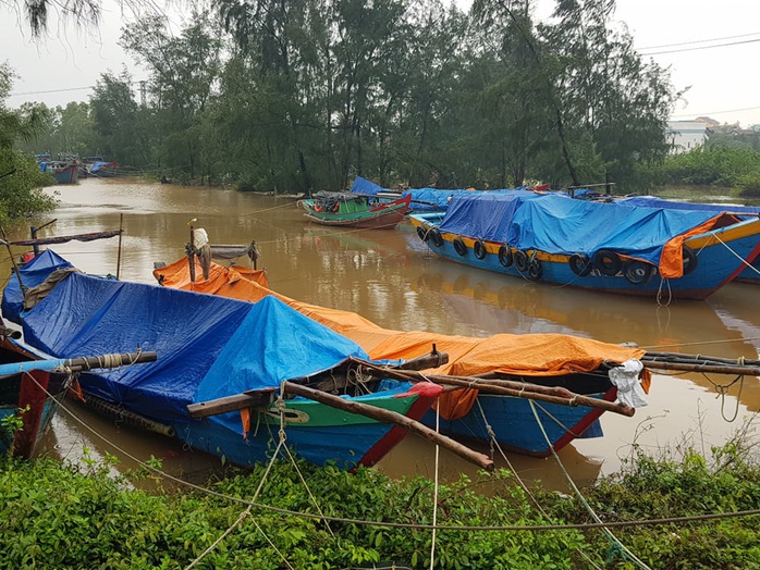 Chùm ảnh:  Quảng Trị chạy đua sơ tán dân trước khi bão số 13 đổ bộ - Ảnh 5.