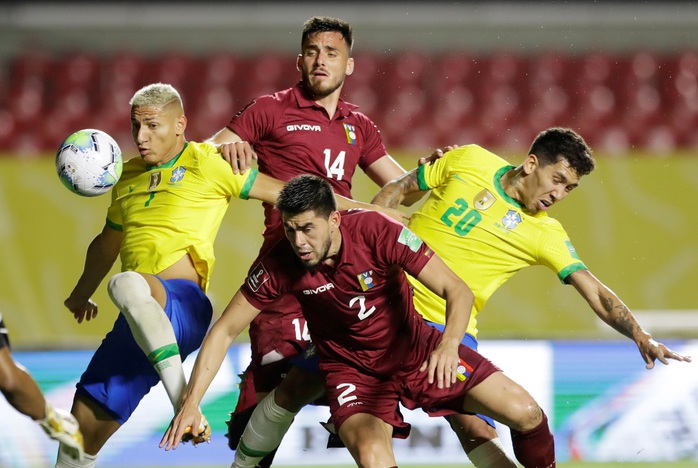 Thắng khó Venezuela sân nhà, Brazil vững ngôi đầu Nam Mỹ - Ảnh 1.