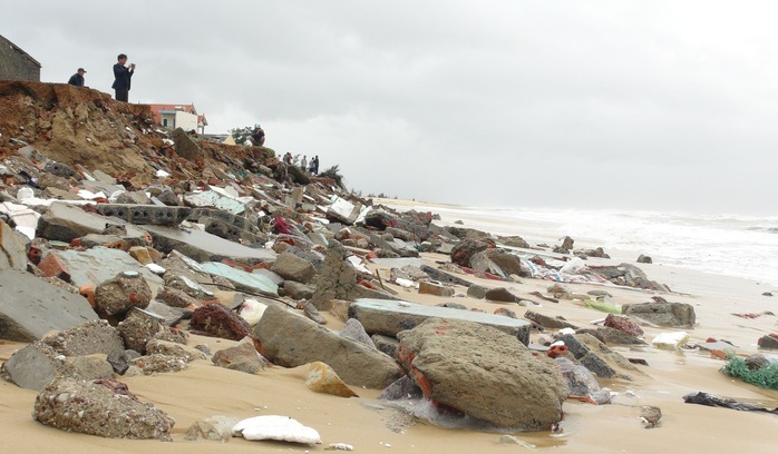 CLIP: Những thiệt hại ở Quảng Bình sau bão số 13 đi qua - Ảnh 5.