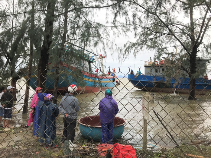 Người dân Thừa Thiên - Huế khốn khó sau cơn bão số 13 - Ảnh 3.