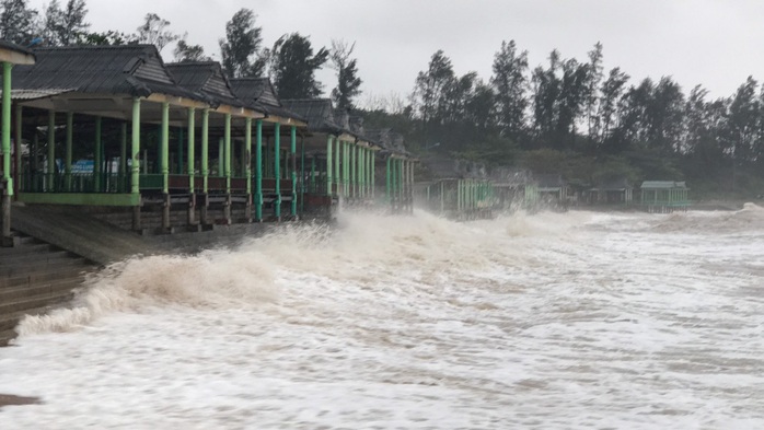 Quảng Trị: Gió bắt đầu rít mạnh, đảo Cồn Cỏ bị cắt đứt hoàn toàn liên lạc - Ảnh 6.