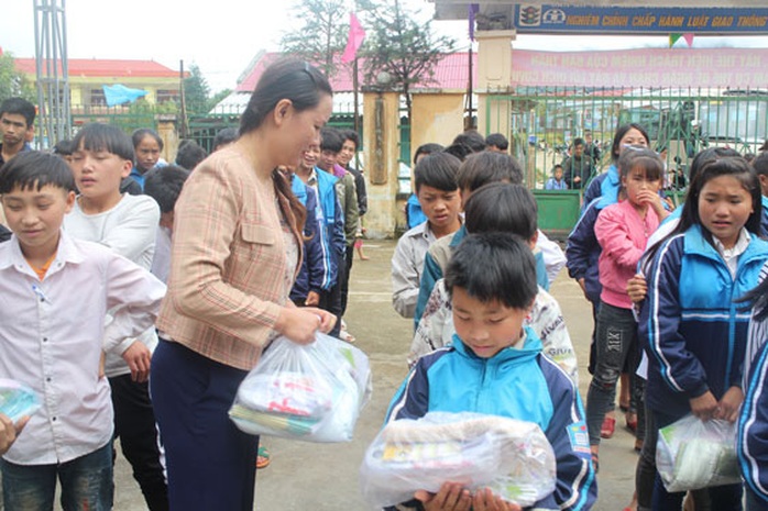 Thầm lặng chắp cánh ước mơ cho học trò nơi biên giới - Ảnh 1.