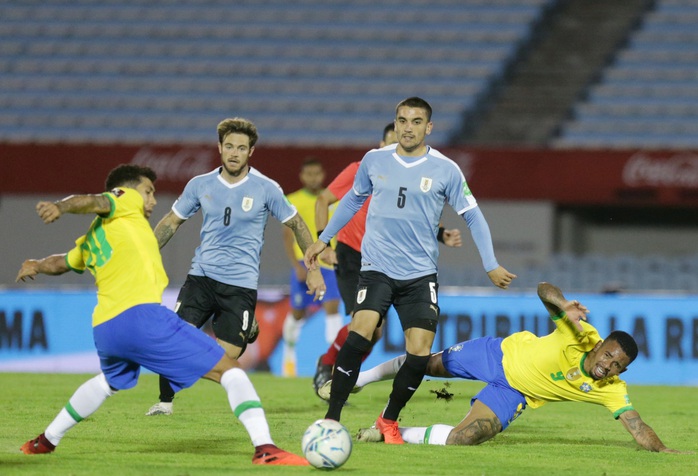 Cavani lãnh thẻ đỏ, Uruguay thua thảm Brazil  - Ảnh 1.