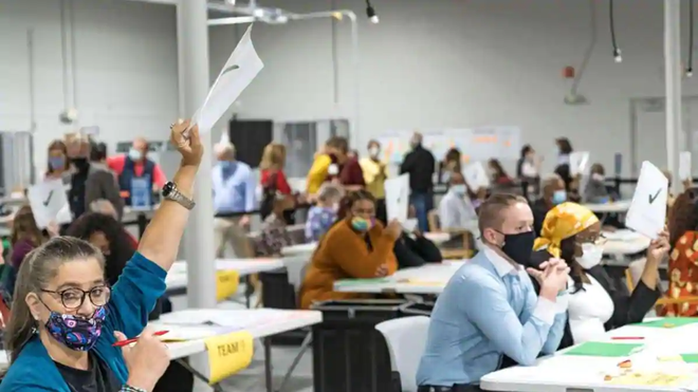 Bầu cử Mỹ: Bang Georgia liên tục phát hiện kiểm sót phiếu bầu - Ảnh 2.