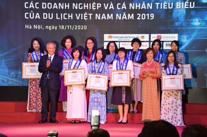 Vinh danh 284 doanh nghiệp và cá nhân tiêu biểu ngành du lịch - Ảnh 1. Vinh danh 284 doanh nghiệp và cá nhân tiêu biểu ngành du lịch - Ảnh 1.