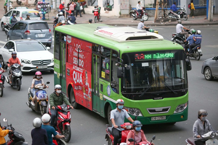 Làm lại đề án quảng cáo trên xe buýt, vì sao? - Ảnh 1.