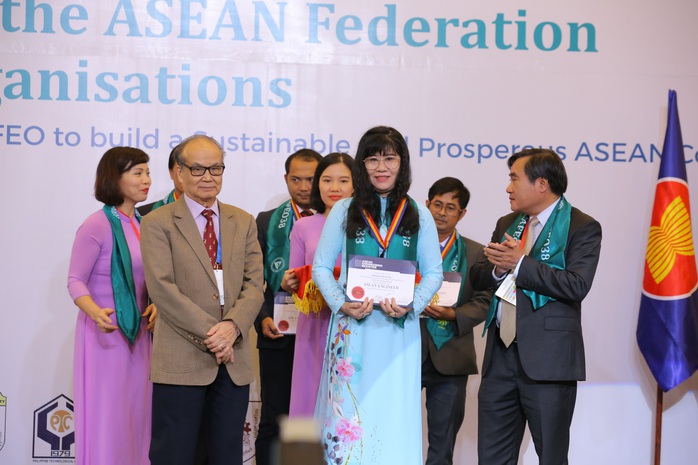 Thêm 44 kỹ sư của EVNHCMC đạt chứng chỉ ASEAN - Ảnh 2. Thêm 44 kỹ sư của EVNHCMC đạt chứng chỉ ASEAN - Ảnh 2.