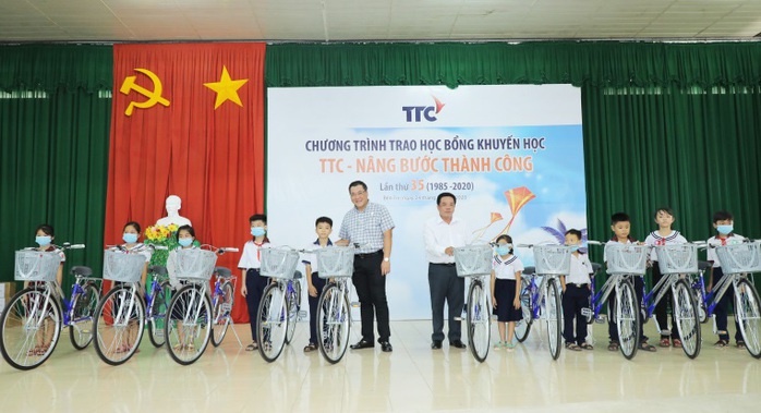 Trao học bổng khuyến học “TTC - Nâng bước thành công” - Ảnh 1.