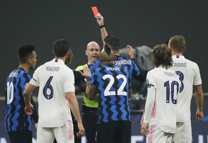 Thẻ đỏ tai hại, Inter Milan trắng tay trước Real Madrid trên sân nhà - Ảnh 6.