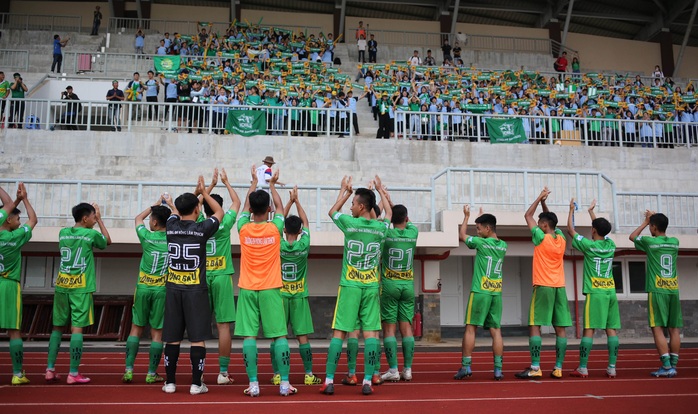 Giải bóng đá sinh viên đông hơn nhiều trận V-League, bầu Đức thưởng nóng Trường ĐH Nông Lâm TP HCM - Ảnh 3.