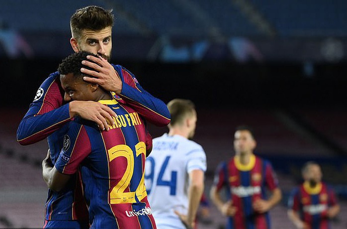 Messi và Pique lập công, Barcelona thắng khó ở Nou Camp - Ảnh 3.