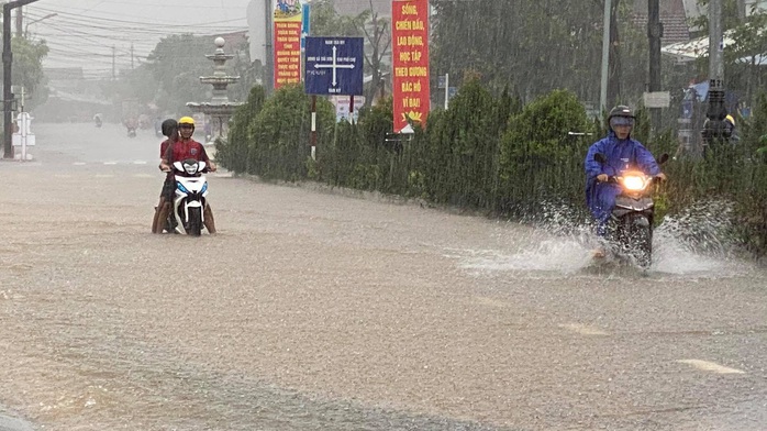 Trà Leng hứng mưa lũ, thủy điện Sông Tranh 2 xả lũ hơn 3.000 m3/giây - Ảnh 2.