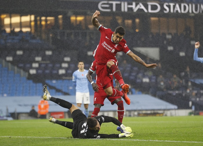 Man City mất điểm đại chiến, Liverpool văng ngôi đầu Ngoại hạng - Ảnh 4.