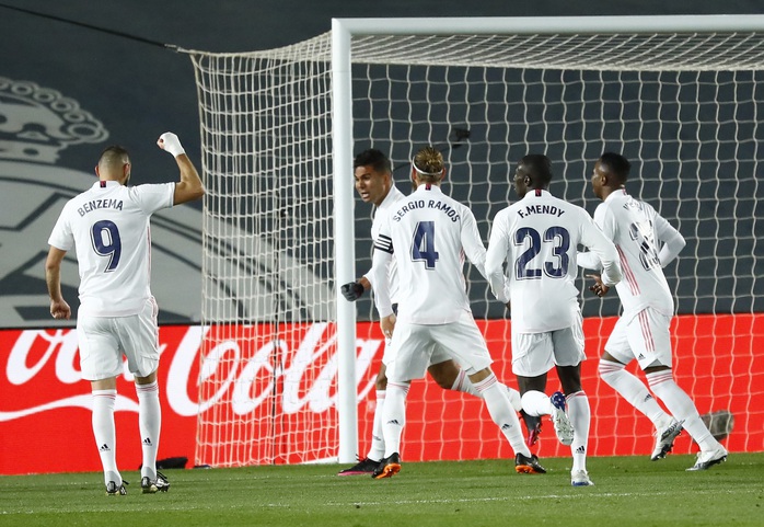 Thủ môn ghi bàn bằng lưng, Real Madrid hạ Atletico trận derby thủ đô thứ 226 - Ảnh 4.