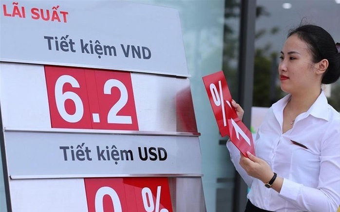 Lãi suất giảm, vốn chảy vào chứng khoán? - Ảnh 1. Lãi suất giảm, vốn chảy vào chứng khoán? - Ảnh 1.