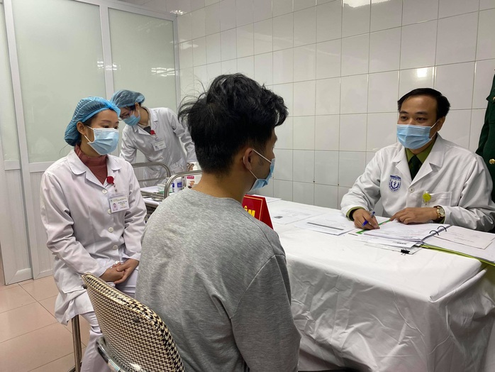 Cận cảnh: Người Việt đầu tiên tiêm thử nghiệm vắc-xin Covid-19 Nano Covax - Ảnh 6.