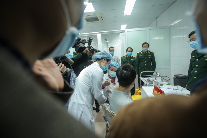 Cận cảnh: Người Việt đầu tiên tiêm thử nghiệm vắc-xin Covid-19 Nano Covax - Ảnh 18.