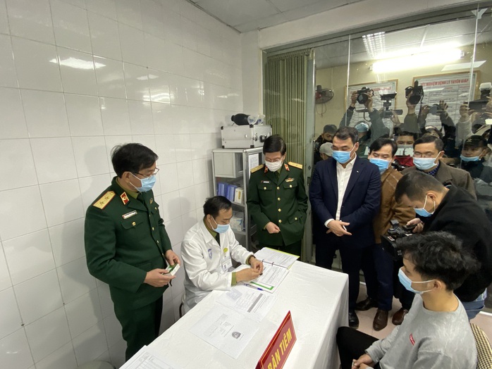 Cận cảnh: Người Việt đầu tiên tiêm thử nghiệm vắc-xin Covid-19 Nano Covax - Ảnh 12.