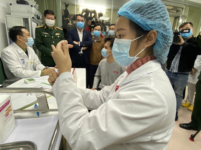 Cận cảnh: Người Việt đầu tiên tiêm thử nghiệm vắc-xin Covid-19 Nano Covax - Ảnh 10.