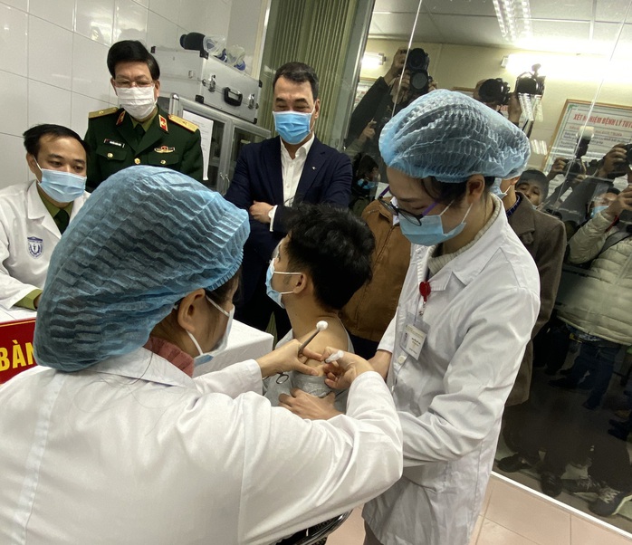 Cận cảnh: Người Việt đầu tiên tiêm thử nghiệm vắc-xin Covid-19 Nano Covax - Ảnh 7.