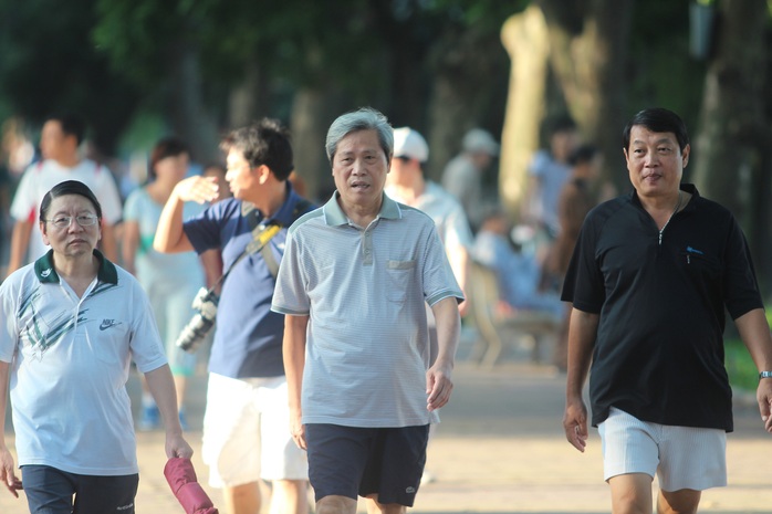 Dân số Việt Nam đang già hóa nhanh - Ảnh 1.