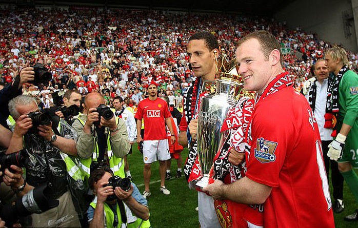 Quý tử nhà Rooney ký hợp đồng với Man United ở tuổi 11 - Ảnh 1.