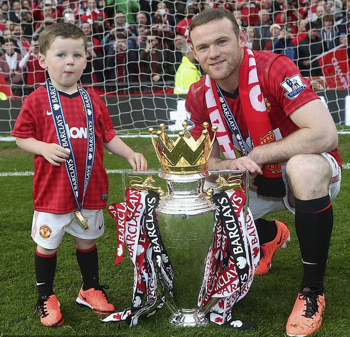 Quý tử nhà Rooney ký hợp đồng với Man United ở tuổi 11 - Ảnh 6.