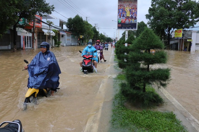 Khánh Hòa: 6 người chết và mất tích do mưa lũ - Ảnh 2.