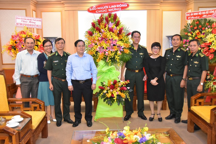 Tổng Biên tập Báo Người Lao Động thăm, chúc mừng các đơn vị quân đội - Ảnh 3.