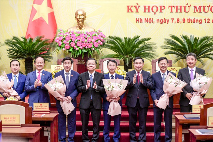 Thủ tướng phê chuẩn kết quả bầu và miễn nhiệm 5 phó chủ tịch Hà Nội - Ảnh 1.