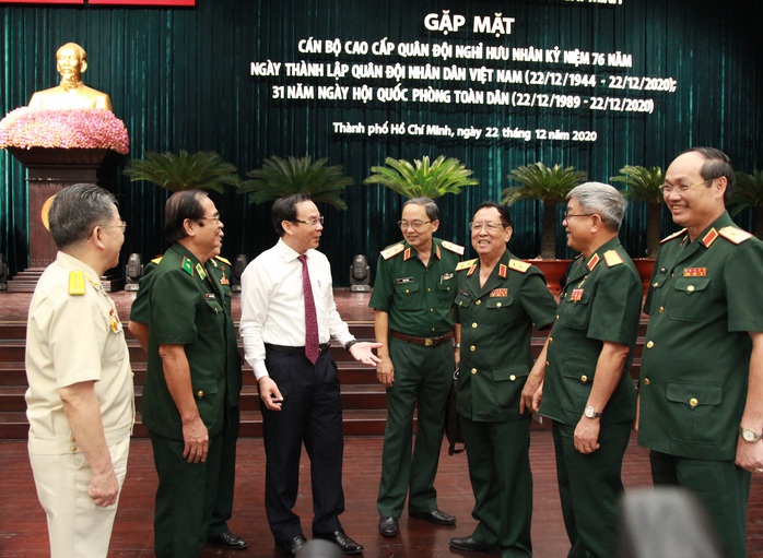 Bí thư Nguyễn Văn Nên gặp mặt cán bộ cao cấp quân đội nghỉ hưu  - Ảnh 3.