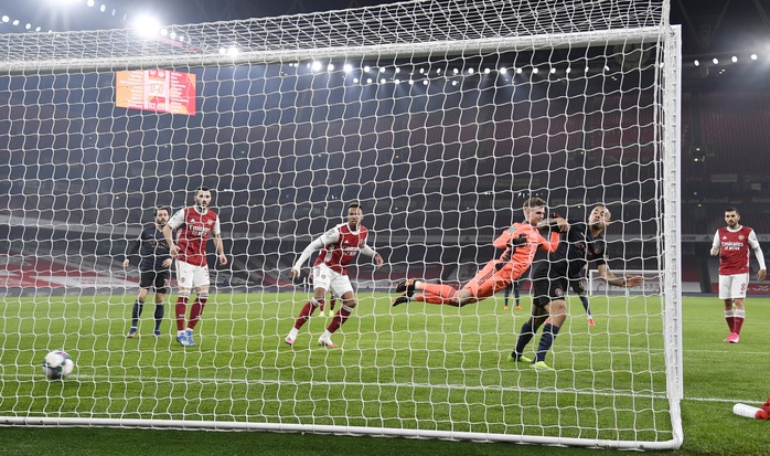 Đè bẹp chủ nhà Arsenal, Man City giành vé bán kết League Cup - Ảnh 2.