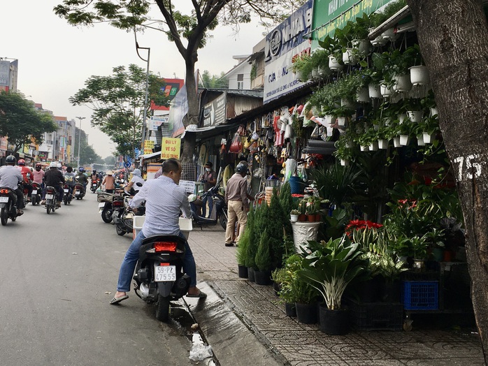 Tìm giải pháp cho trật tự vỉa hè: Siết chặt công tác quản lý - Ảnh 1.