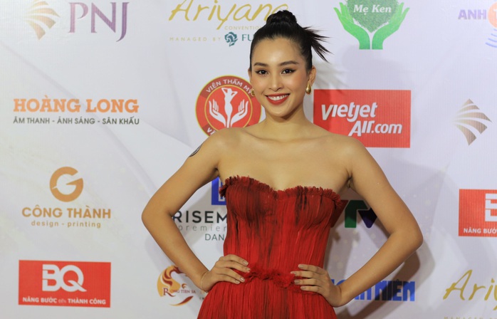 Hoa hậu Tiểu Vy làm giám khảo cuộc thi Hoa khôi Du lịch Đà Nẵng - Ảnh 1.