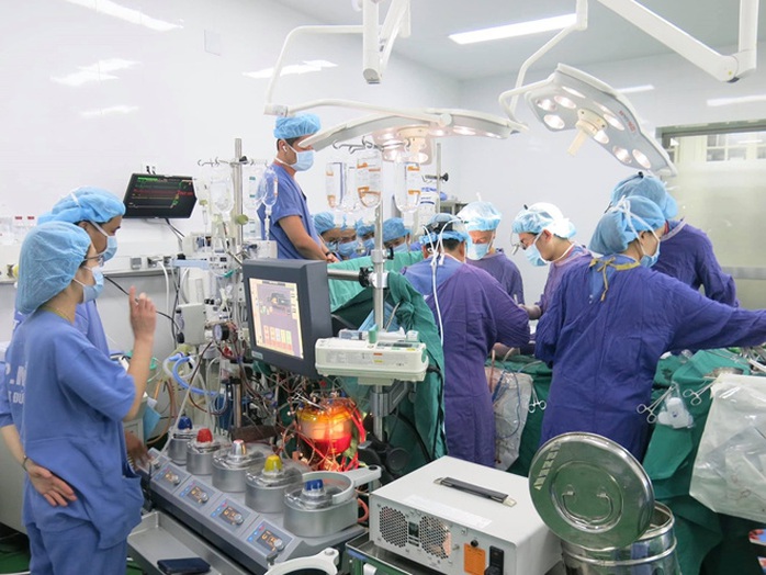 Giám đốc Bệnh viện Việt Đức nhận danh hiệu Anh hùng lao động - Ảnh 4.