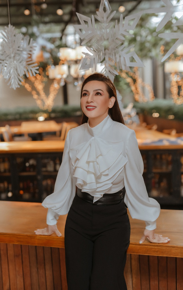 Phi Nhung lột xác ở tuổi U50 - Ảnh 6. tỷ lệ kèo góc nhà cái lột xác ở tuổi U50 - Ảnh 6.